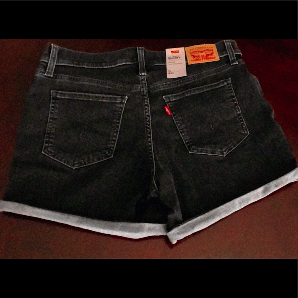 Levi’s- Mid Length Shorts- Black
